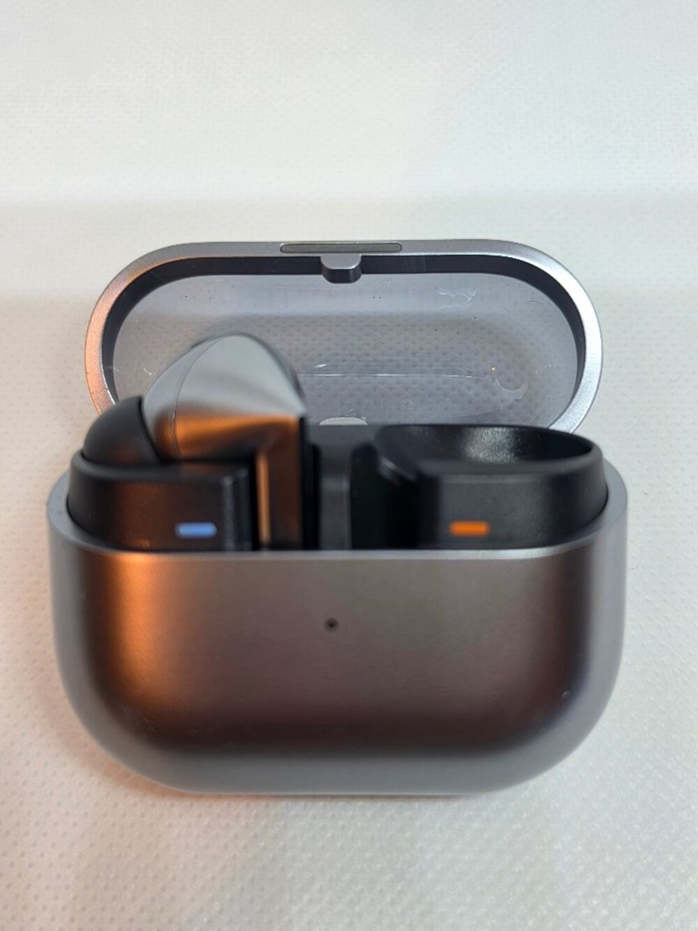 Samsung Buds 3 Pro left ear only with Case